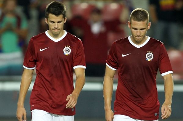 Zklamání ve tvářích fotbalistů Sparty po utkání s Häckenem.