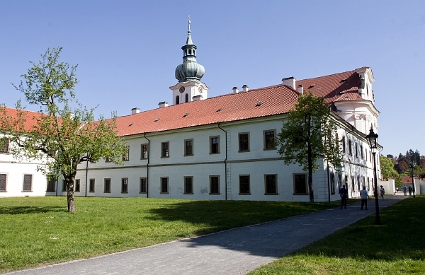 Kostel sv. Markéty v areálu benediktinského kláštera v Břevnově. Místní benediktini také usilují o navrácení některých pozemků. Kostel sv. Markéty v areálu benediktinského kláštera v Břevnově. Místní benediktini také usilují o navrácení některých pozemků.