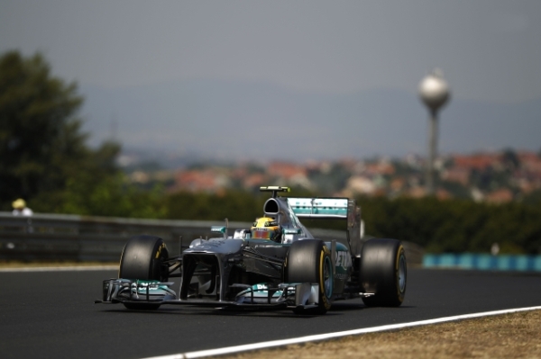 Pilot stáje Mercedes Lewis Hamilton vyjede do Velké ceny Maďarska z pole position.