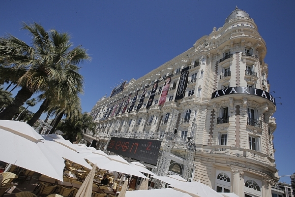 V hotelu Carlton v Cannes se právě koná výstava šperků.