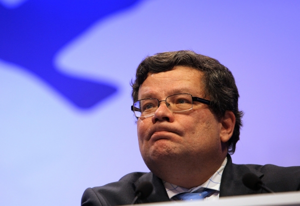 Alexandr Vondra podle Jana Fischera není dostatečným odborníkem.