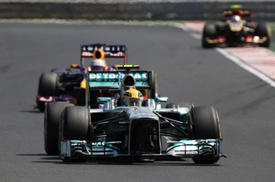 Britský pilot stáje Mercedes Lewis Hamilton na Hungaroringu vyhrál stylem start-cíl.