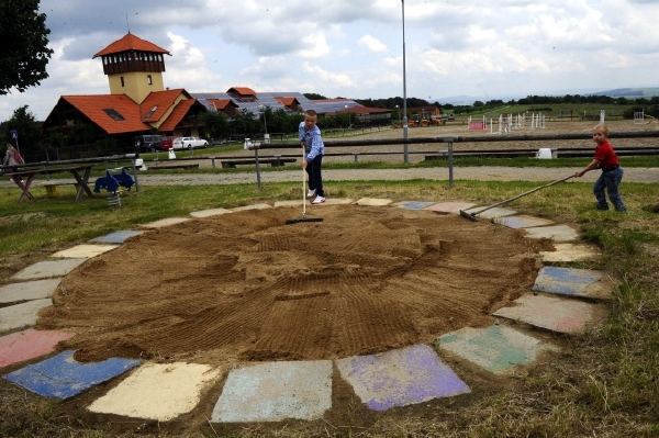 Farmu Bolka Polívky koupí jeho přítel Alexandr Seidl. Farmu Bolka Polívky koupí jeho přítel Alexandr Seidl.
