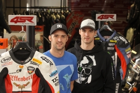 Matěj Smrž (vpravo) se v září znovu postaví na startovní pole WSBK.