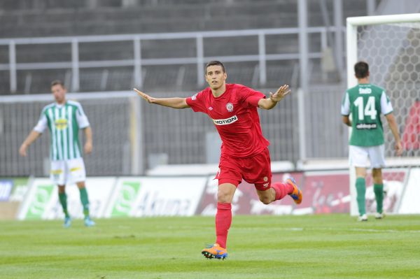 Miroslav Markovič (uprostřed) z Brna dal pátý gól.