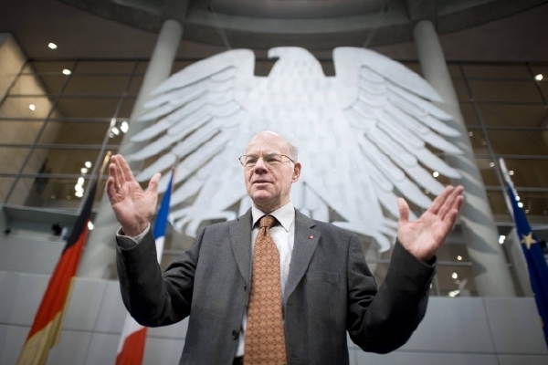 Lammert, šéf Bundestagu, se stal dalším cílem lovců plagiátorů.