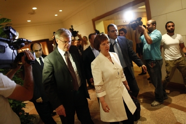Ashtonová při jednání se zástupci Muslimského bratrstva v Káhiře.