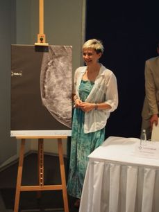 Alena Aksamitová se snímkem ze svého mamografického vyšetření.
