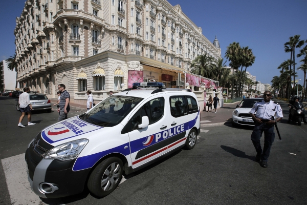 Policie v Cannes má plné ruce práce. Policie v Cannes má plné ruce práce.