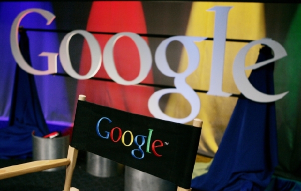 Google německé mediální koncerny vyzval, aby každý do 1. srpna vyslovil souhlas s pokračováním současné praxe, nebo stáhne odkazy na jejich zpravodajské servery z nabídky svého populárního agregátoru Google News. Google německé mediální koncerny vyzval, aby každý do 1. srpna vyslovil souhlas s pokračováním současné praxe, nebo stáhne odkazy na jejich zpravodajské servery z nabídky svého populárního agregátoru Google News.