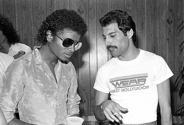 Legendy hudební scény Mercury a Jackson. Legendy hudební scény Mercury a Jackson.
