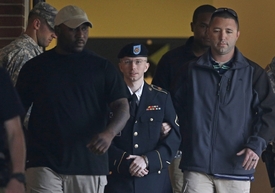 Bradley Manning byl shledán vinným z 20 bodů obžaloby ve vůbec největším úniku tajných dokumentů americké vlády.
