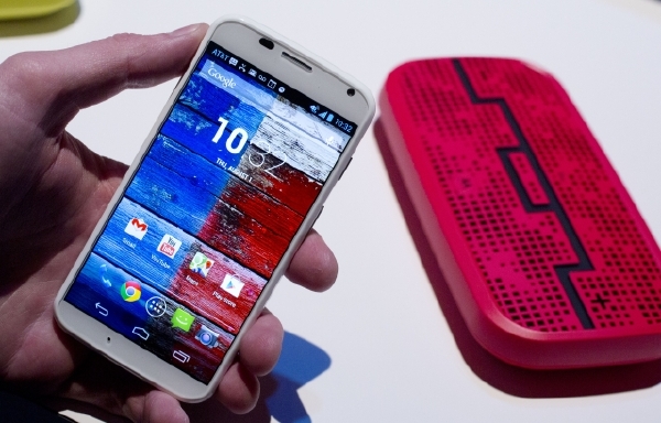 Motorola odhalila svůj nový chytrý telefon MOTO X. Motorola odhalila svůj nový chytrý telefon MOTO X.