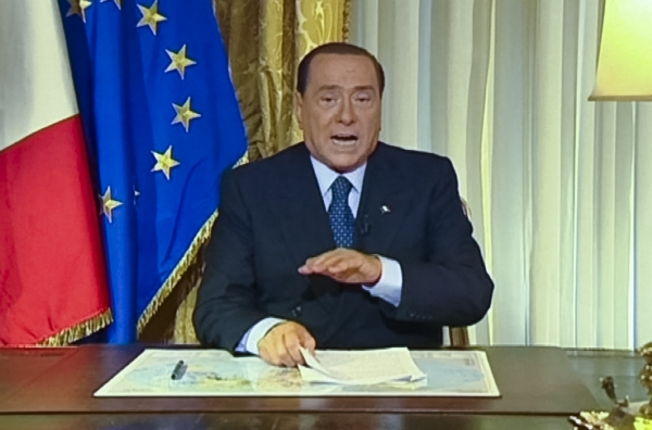Berlsuconiho emotivní projev v televizi po jeho odsouzení. 