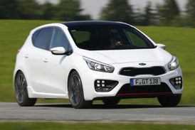 Upraveného exteriéru se dočkal i pětidvěřový cee´d GT.