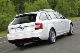 Škoda Octavia RS v karosářské verzi kombi. Rychlík ve slušivém šatu.
