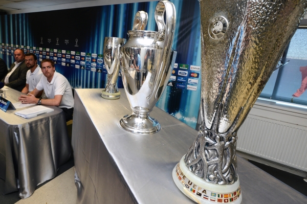 V Praze budou v sobotu k vidění tři nejslavnější klubové trofeje Evropy. 