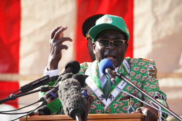 Prezident Zimbabwe a vítěz voleb Robert Mugabe. Prezident Zimbabwe a vítěz voleb Robert Mugabe.
