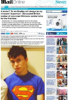 Bradley Manning jako chlapec v tričku se Supermanem (Mail Online).