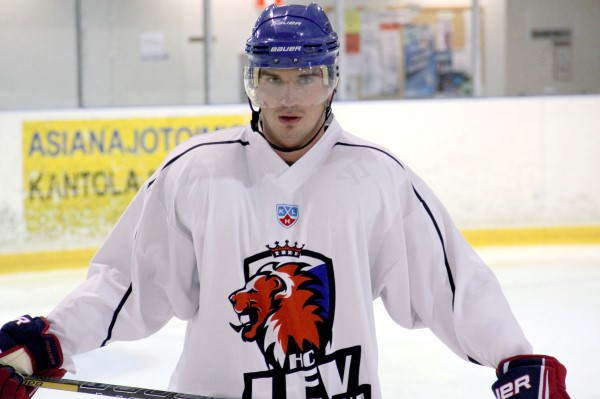Hokejový útočník Nikolaj Žerděv se stal zatím nejzvučnější posilou Lva Praha před jeho druhou sezonou v Kontinentální lize. Hokejový útočník Nikolaj Žerděv se stal zatím nejzvučnější posilou Lva Praha před jeho druhou sezonou v Kontinentální lize.