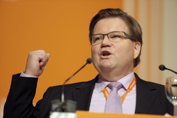 Senátor Zdeněk Škromach chce, aby ČSSD hlasovala pro důvěru Rusnokovy vlády.