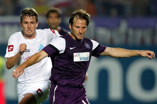 Útočník Tomáš Jun (vpravo) bude se svou Austrií Vídeň bojovat o play-off Ligy mistrů. 