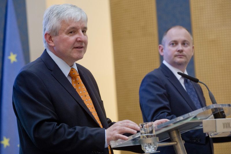 Premiér Jiří Rusnok se statutárním místopředsedou ČSSD Michalem Haškem.