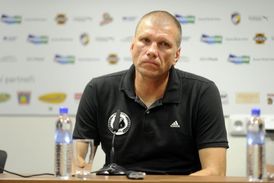 Hostující trenér Igor Prins.
