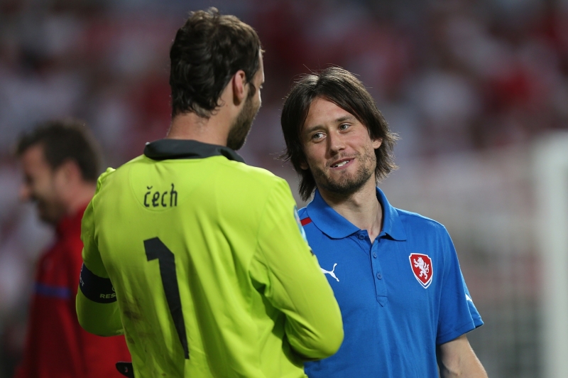 Petr Čech i Tomáš Rosický budou chybět v přípravném utkání s Maďarskem.