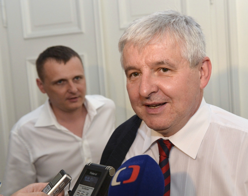 Společnost Yeseter Now uvedla, že převážná část veřejnosti vyjadřující se na internetu považuje Rusnoka za nedůvěryhodného, propojeného s vlivnými lobbisty a podnikatelskými skupinami. 