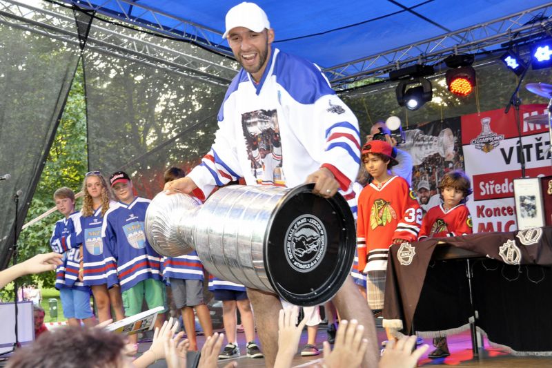 Michal Rozsíval ukázal Stanleyův pohár i v rodné Vlašimi.