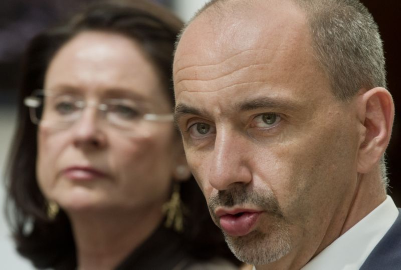 Šéf ODS Martin Kuba, v pozadí předsedkyně sněmovny Miroslava Němcová.