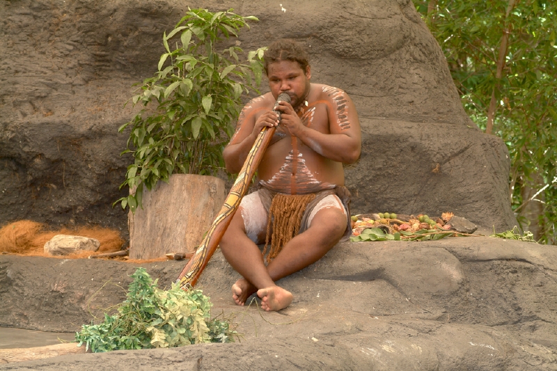 Didgeridoo - tradiční nástroj australských domorodců se rozezní v Moravském krasu. Didgeridoo - tradiční nástroj australských domorodců se rozezní v Moravském krasu.