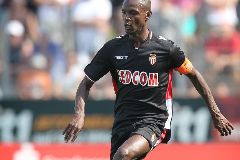 Ve výběru francouzských fotbalistů se po roce a půl znovu objevila někdejší opora Éric Abidal. Ve výběru francouzských fotbalistů se po roce a půl znovu objevila někdejší opora Éric Abidal.