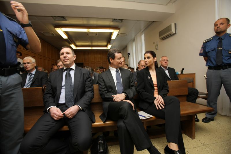 Petr Kott, David Rath a Kateřina Pancová u soudu.