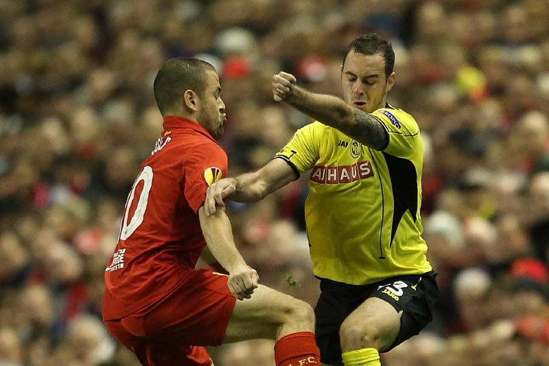 Fotbalista Jan Lecjaks ještě v dresu Young Boys Bern proti Liverpoolu. Fotbalista Jan Lecjaks ještě v dresu Young Boys Bern proti Liverpoolu.