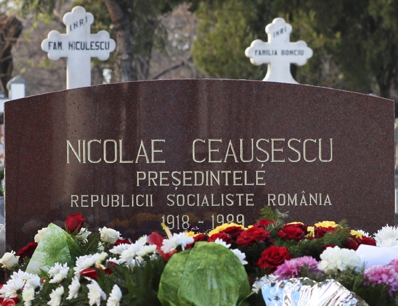 Hrob socialistického prezidenta Nicolae Ceaušescu v Bukurešti. Hrob socialistického prezidenta Nicolae Ceaušescu v Bukurešti.