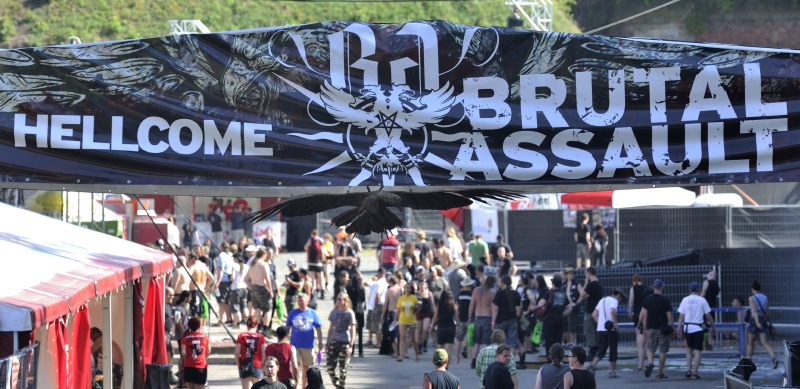 18. ročník festivalu Brutal Assault skončil se 14 tisíci návštěvníky. 18. ročník festivalu Brutal Assault skončil se 14 tisíci návštěvníky.