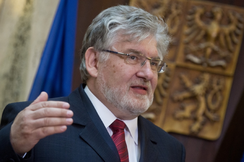 Ministr zdravotnictví Martin Holcát hodlá prezidenta Zemana více hlídat, aby už nepil. Ministr zdravotnictví Martin Holcát hodlá prezidenta Zemana více hlídat, aby už nepil.