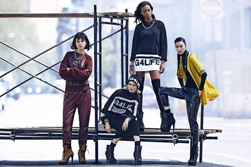 Pohorky s vysokými podpatky, i to je móda podle Rihanny. (Foto: riverisland.com)