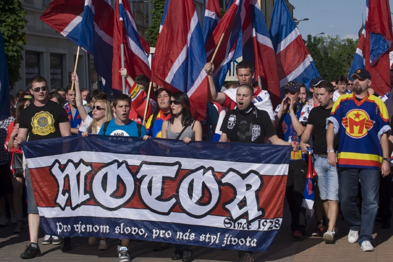 Českobudějovičtí fanoušci mají naději, že o vrcholný hokej ve městě nepřijdou. Českobudějovičtí fanoušci mají naději, že o vrcholný hokej ve městě nepřijdou.
