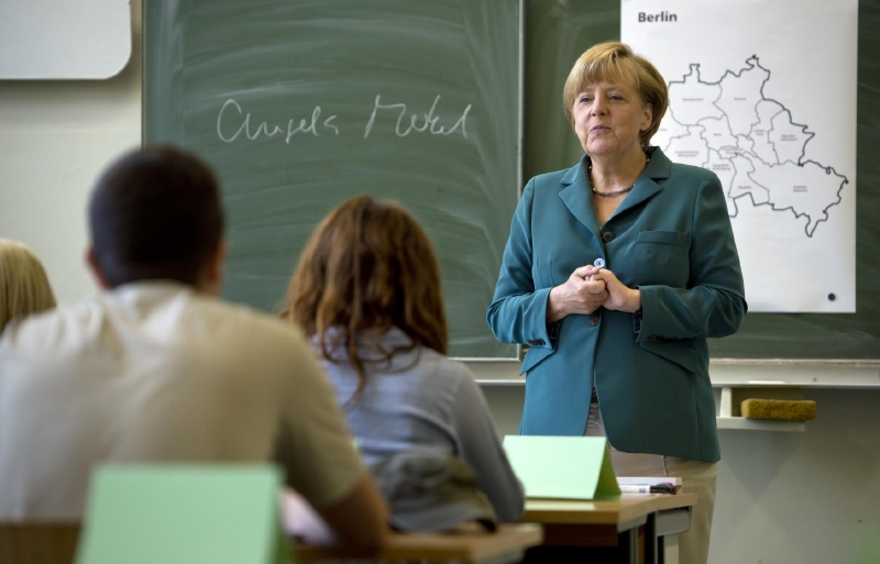 Kancléřka učí o zdi, která také jí oddělila od západní části Berlína.