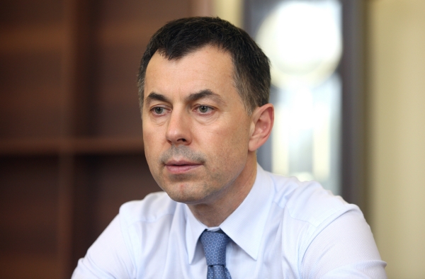 Jeden z mála přiznaných homopolitiků je Gustav Slamečka, někdejší ministr dopravy úřednické Fischerovy vlády. Jeden z mála přiznaných homopolitiků je Gustav Slamečka, někdejší ministr dopravy úřednické Fischerovy vlády.