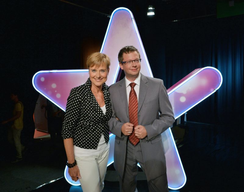 Marie Retková a Aleš Cibulka jsou novými hlasateli TV Barrandov. Marie Retková a Aleš Cibulka jsou novými hlasateli TV Barrandov.
