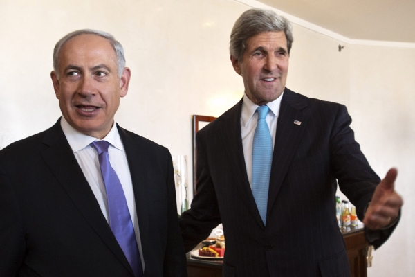 Benjamin Netanjahu (vlevo) a John Kerry. Benjamin Netanjahu (vlevo) a John Kerry.