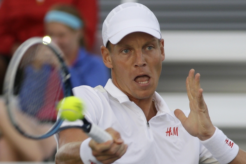 Tenista Tomáš Berdych vstoupil do turnaje v Cincinnati hladkou výhrou nad Finem Jarkkem Nieminenem. Tenista Tomáš Berdych vstoupil do turnaje v Cincinnati hladkou výhrou nad Finem Jarkkem Nieminenem.