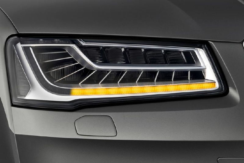 Přepracované ukazatele změny směru na Audi A8.