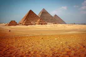 V Rakousku začali rušit zájezdy za egyptskými pyramidami.
