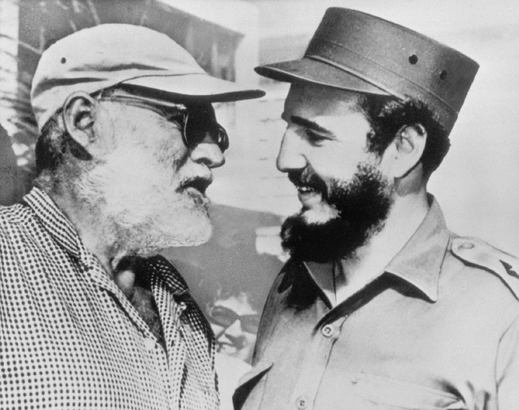 Vůdce kubánské revoluce se svým přítelem, spisovatelem Hemingwayem. Vůdce kubánské revoluce se svým přítelem, spisovatelem Hemingwayem.