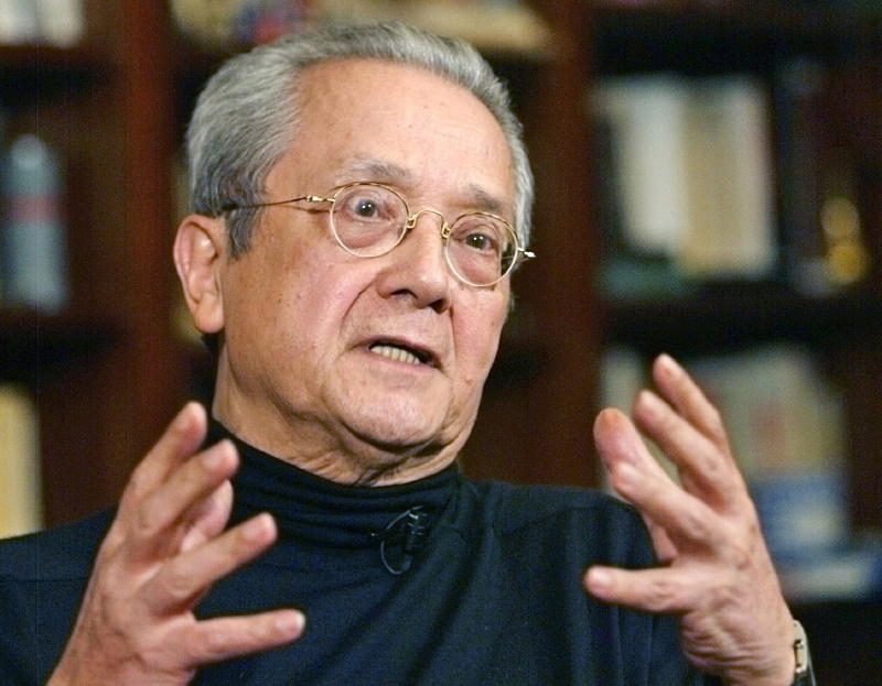 Jacques Vergès na snímku z roku 2004. Jacques Vergès na snímku z roku 2004.